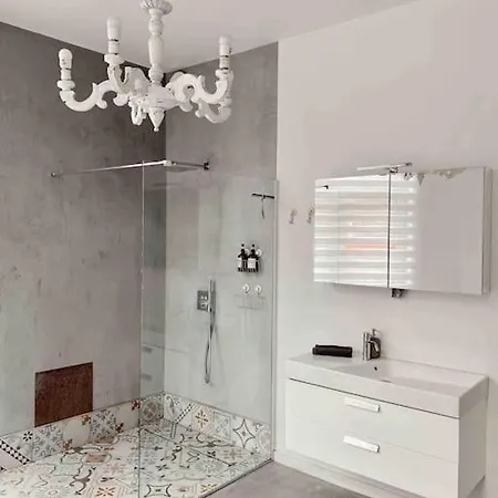 Beautiful Spacious 1 Bedroom Loft Liege